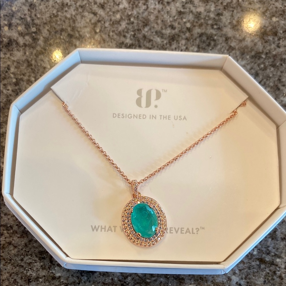 Gold and Green Necklace with Elegant Pendant